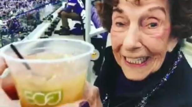 Minnesota Vikings surprise elderly fan with playoff tickets