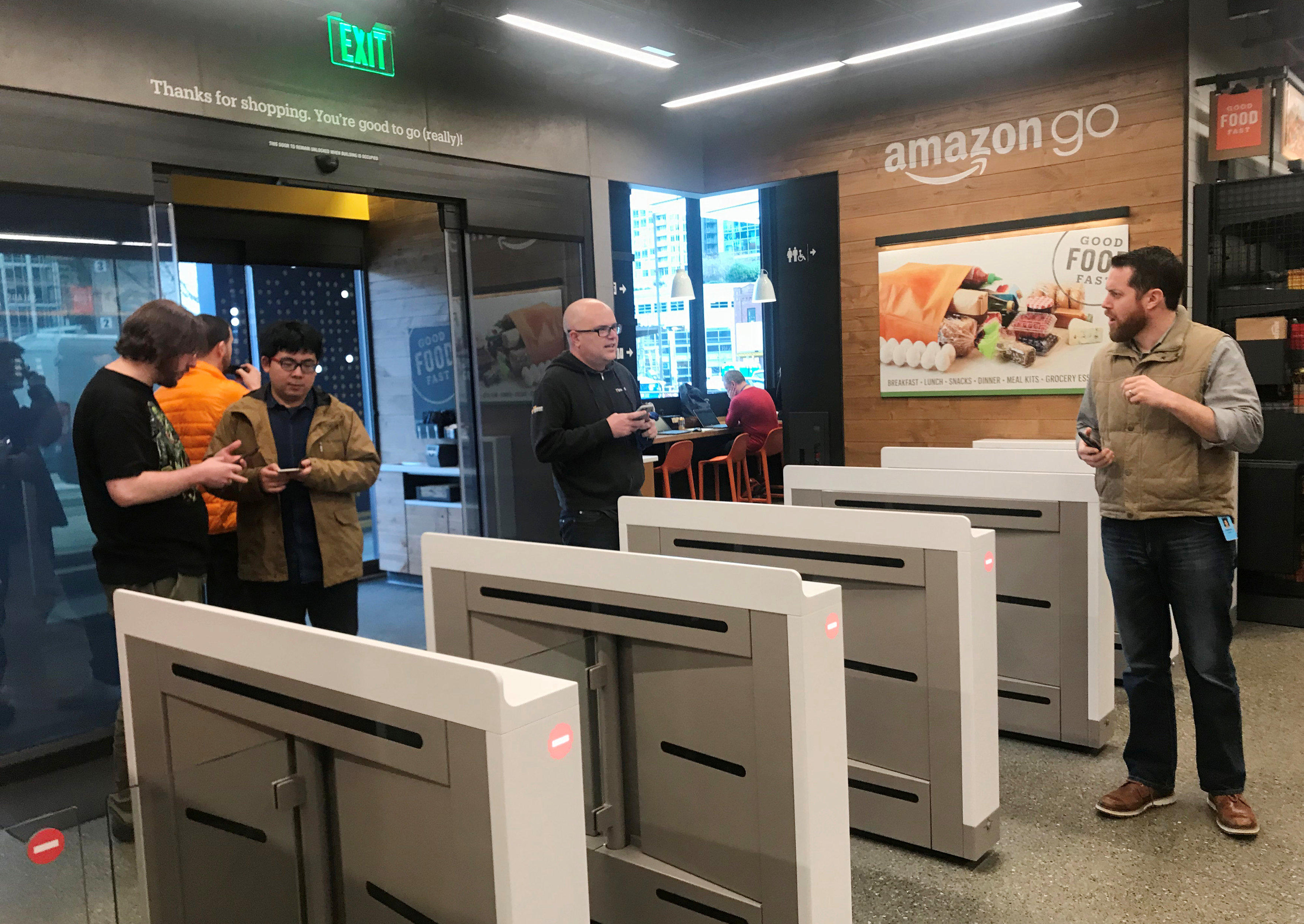 amazon-opening-go-store-with-no-cashiers-or-checkout-lines-in