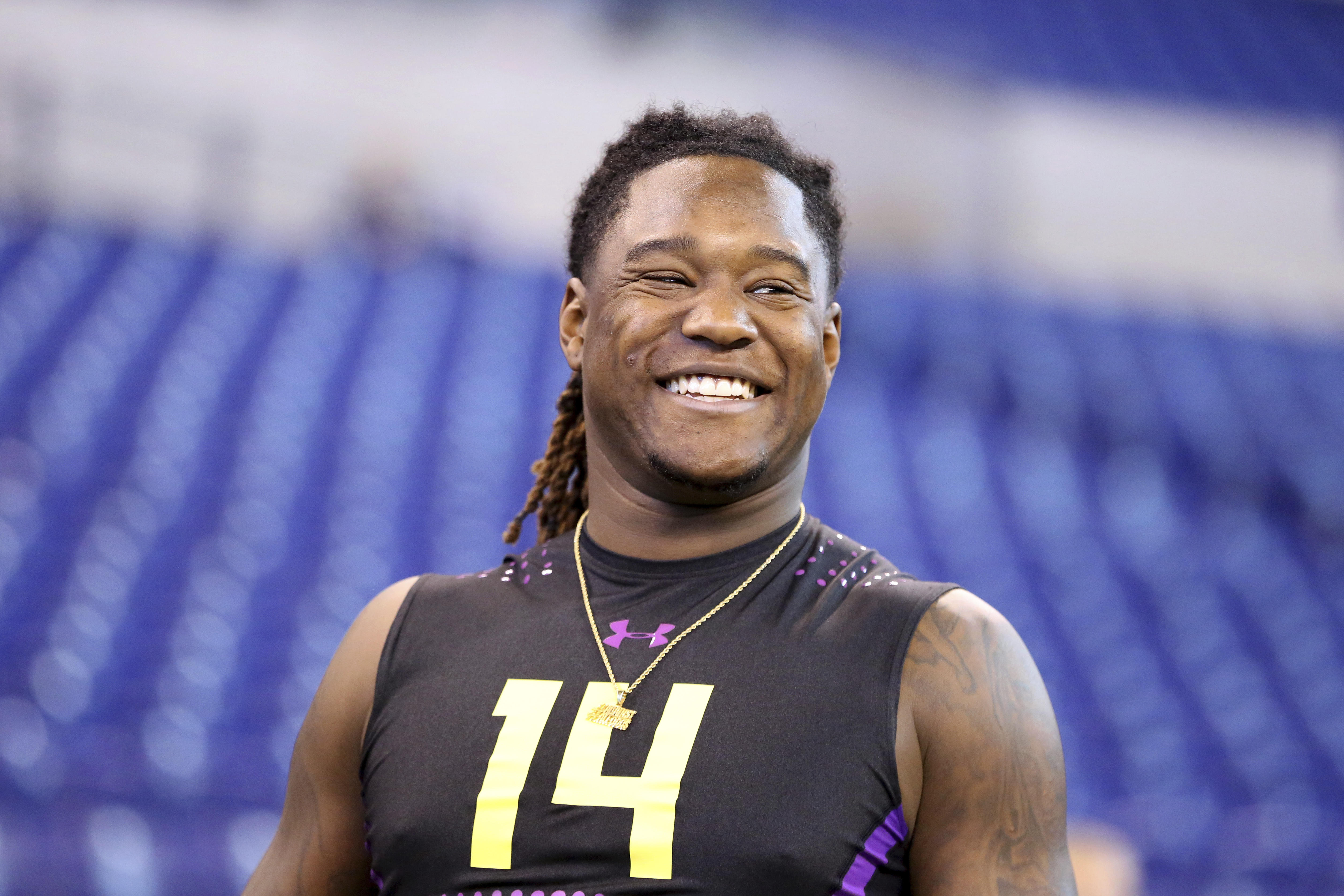 Shaquem Griffin, a linebacker with one hand, wows scouts at NFL combine -  CBS News