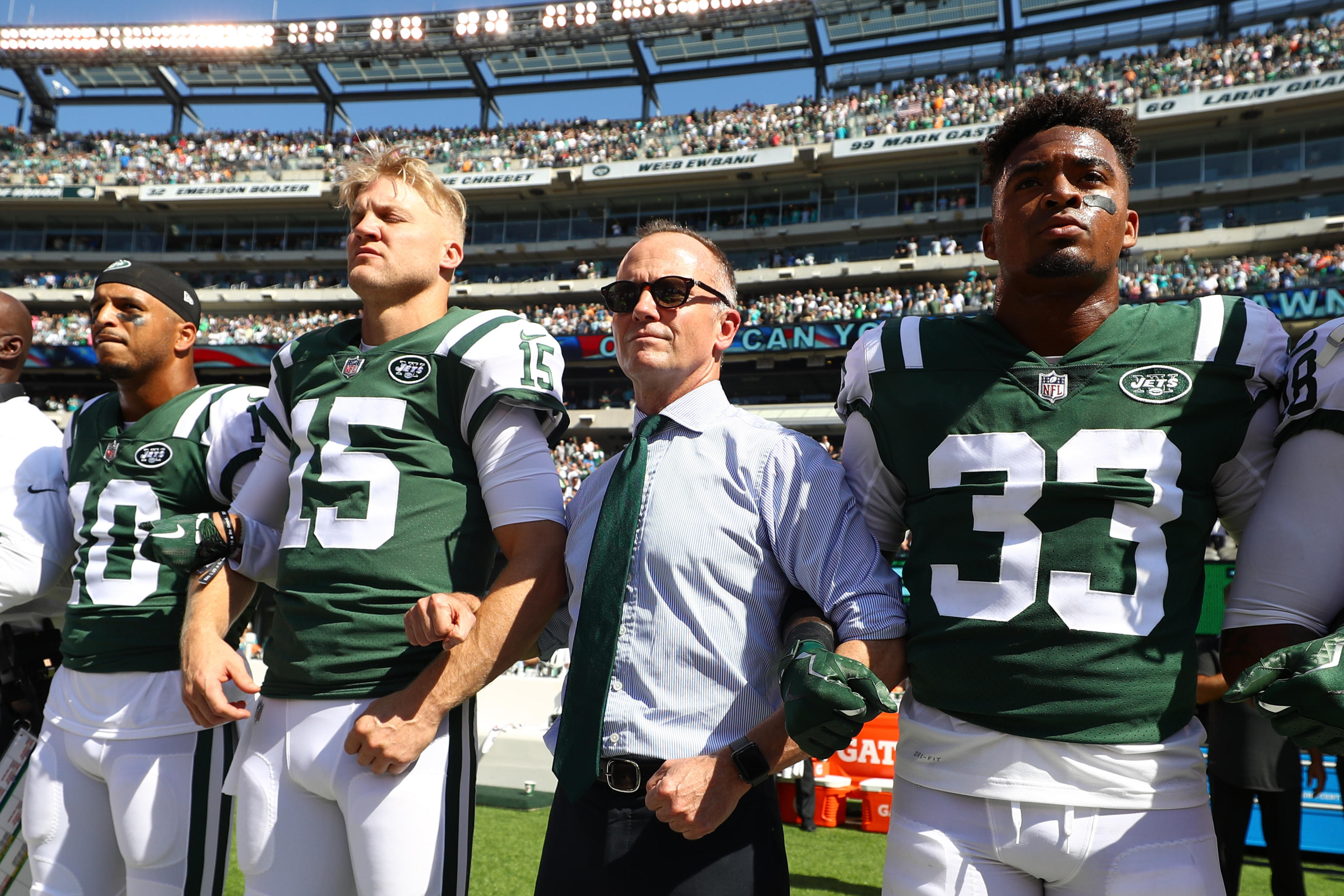 Jets acting owner: I'll pay fines if my players don't stand for