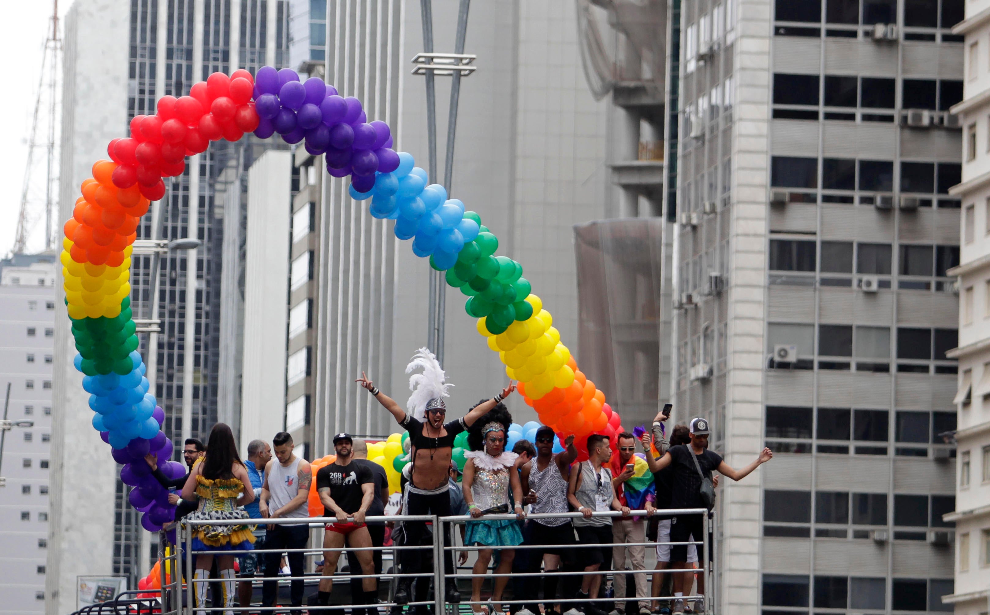 Brazil Gay Pride Parade 2018 Thousands March Down Avenida Paulista In Sao Paulo Today Cbs News