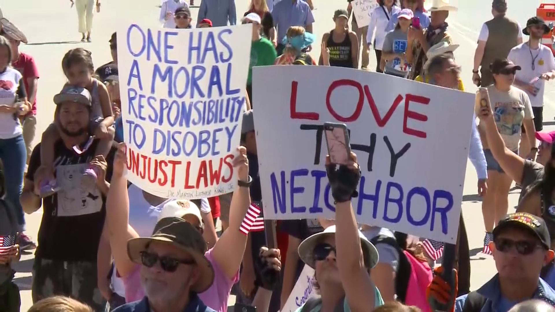 180617-en-texas-protest-01.png