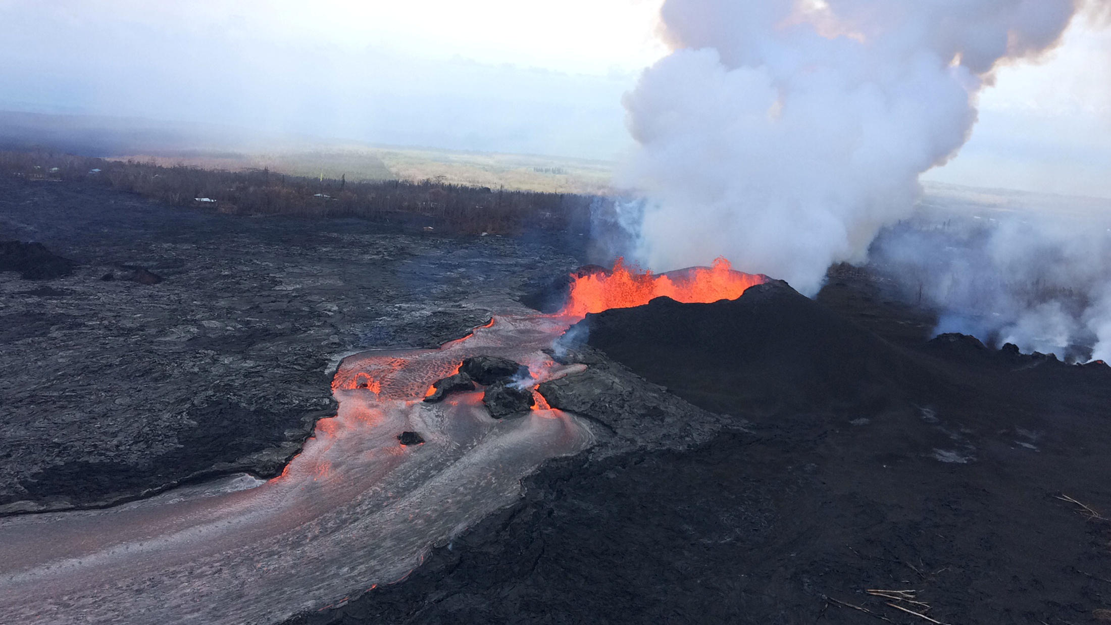 Hawaii's Kilauea Volcano Not Actually Raining Gemstones - CBS News