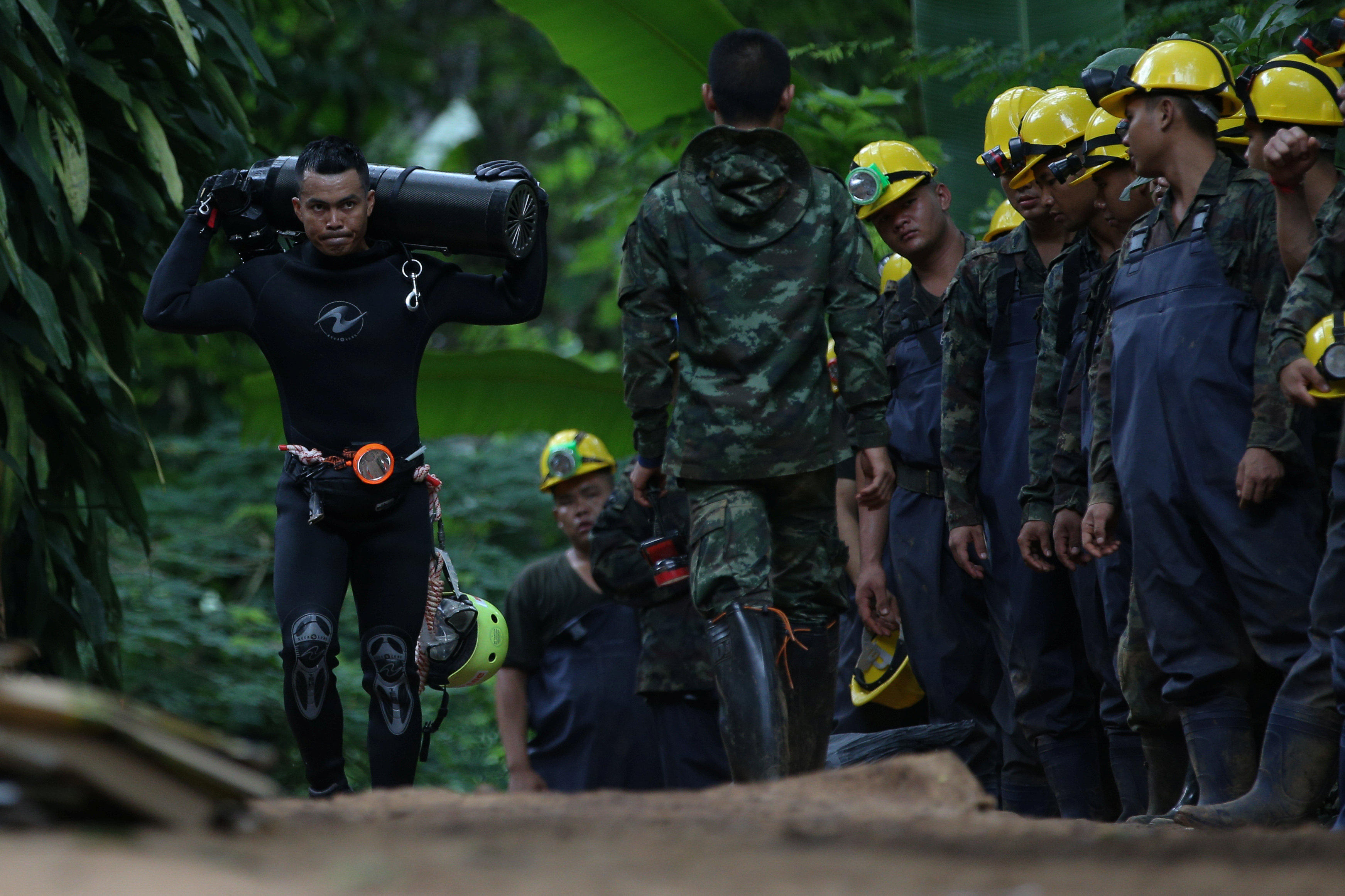 Thailand Cave Rescue Latest Navy Seal Dies Commander Says Limited