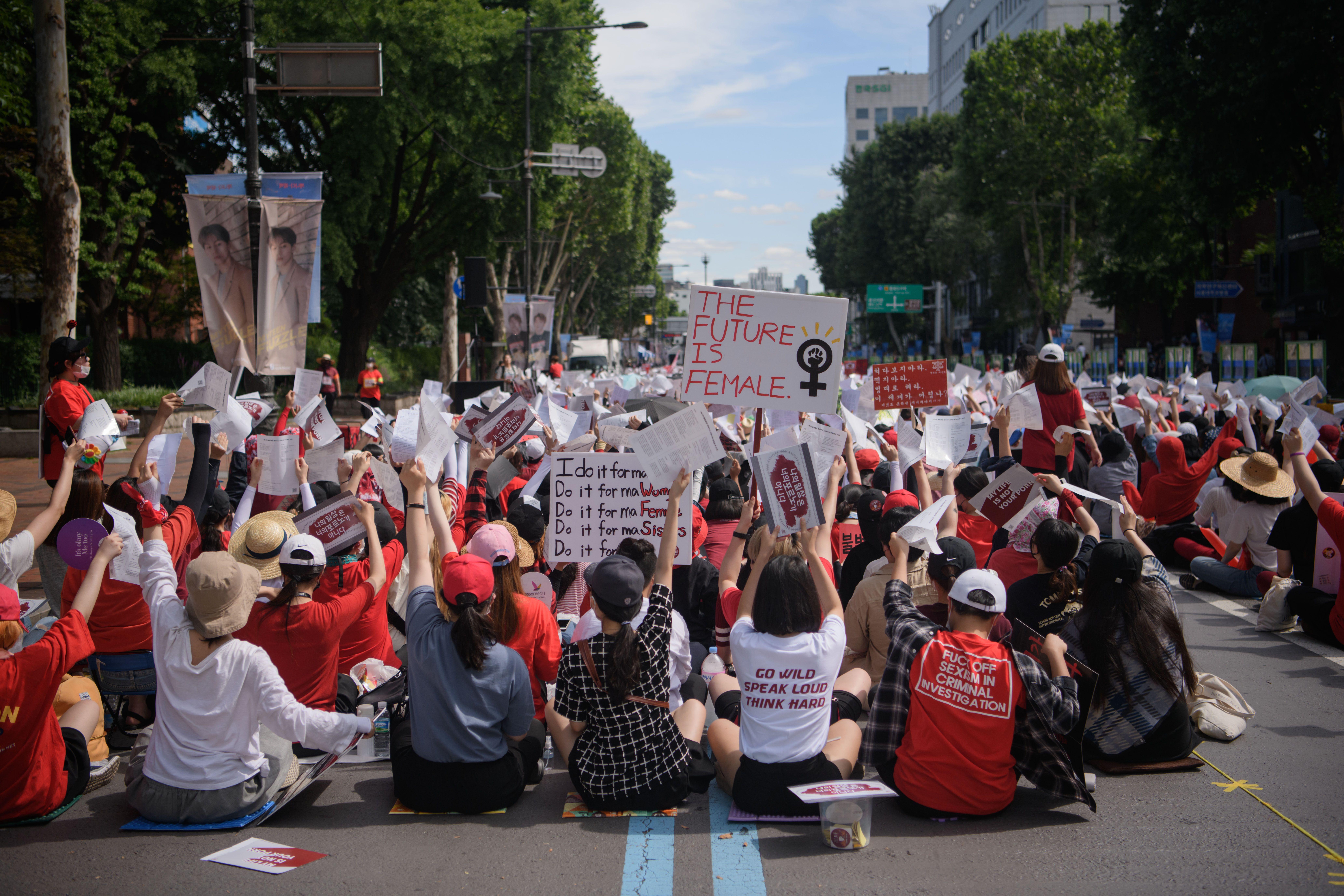 Thousands of women in South Korea demonstrate for greater penalties for \