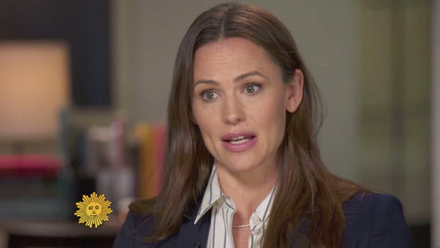 Identitet Dårlig faktor fortryde Jennifer Garner opens up about tabloid scrutiny of marriage and separation  - CBS News