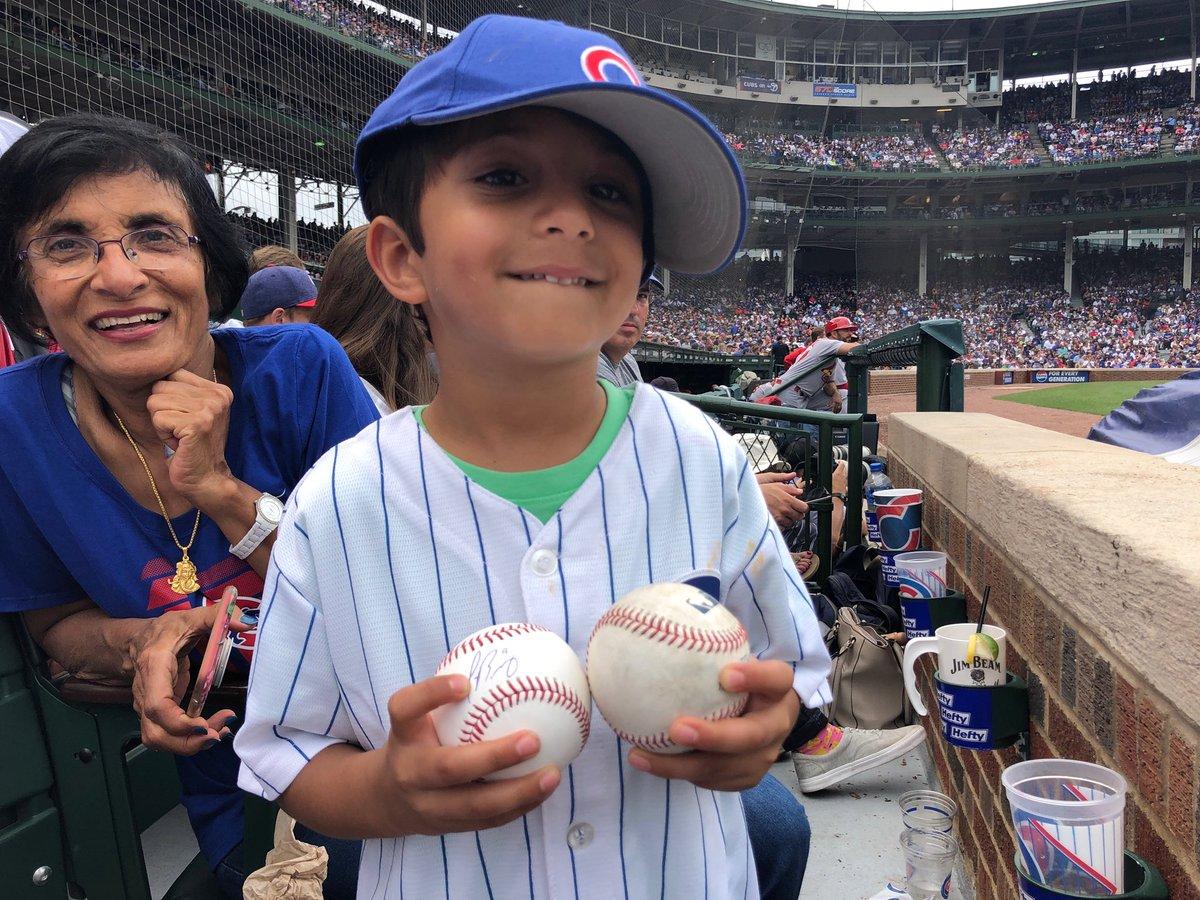 Fan at MLB game snags foul ball from kid, but the little boy ends up a  winner - CBS News