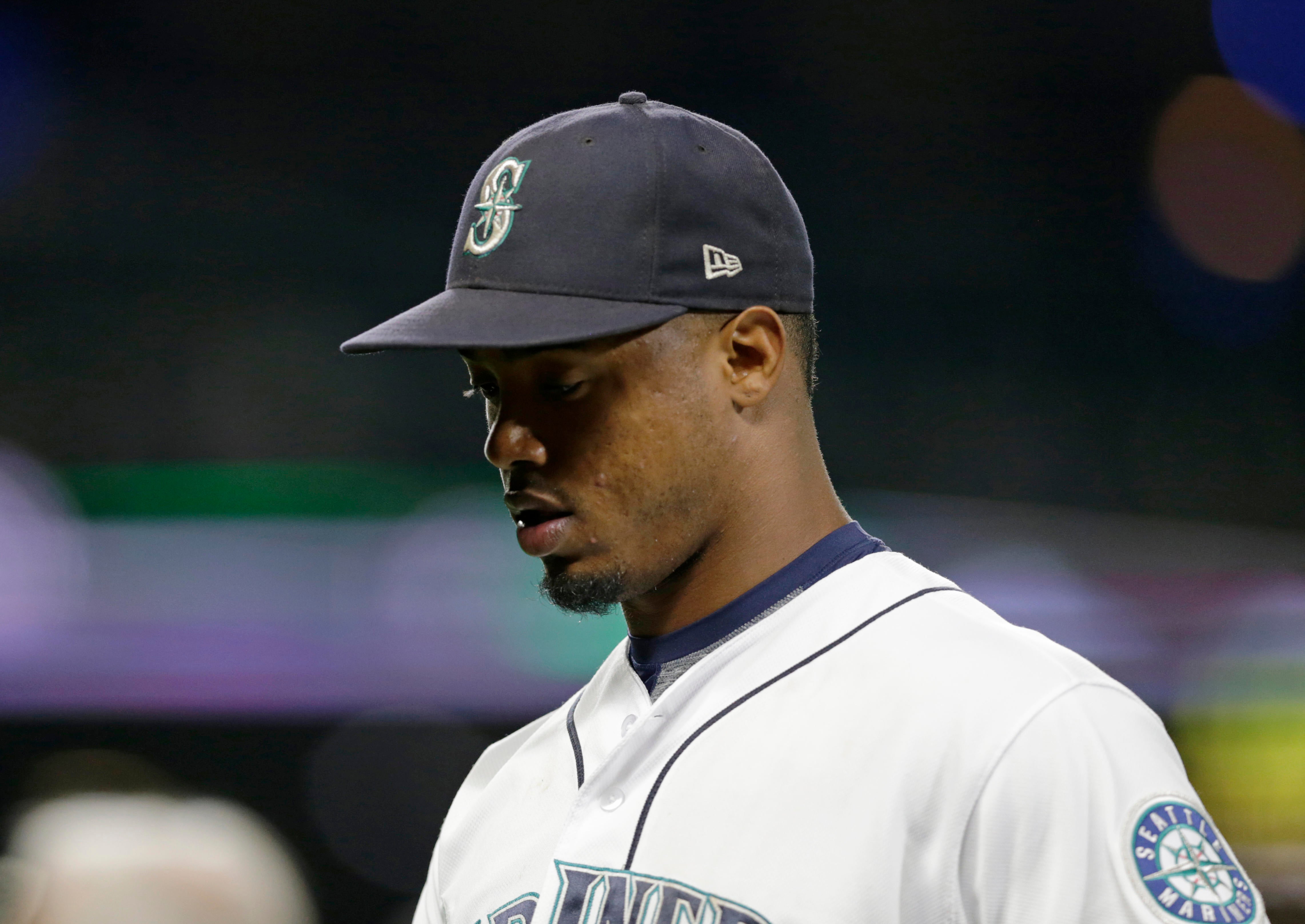 Drayer: New dad Dee Gordon arrives to Mariners camp in unfamiliar role -  Seattle Sports