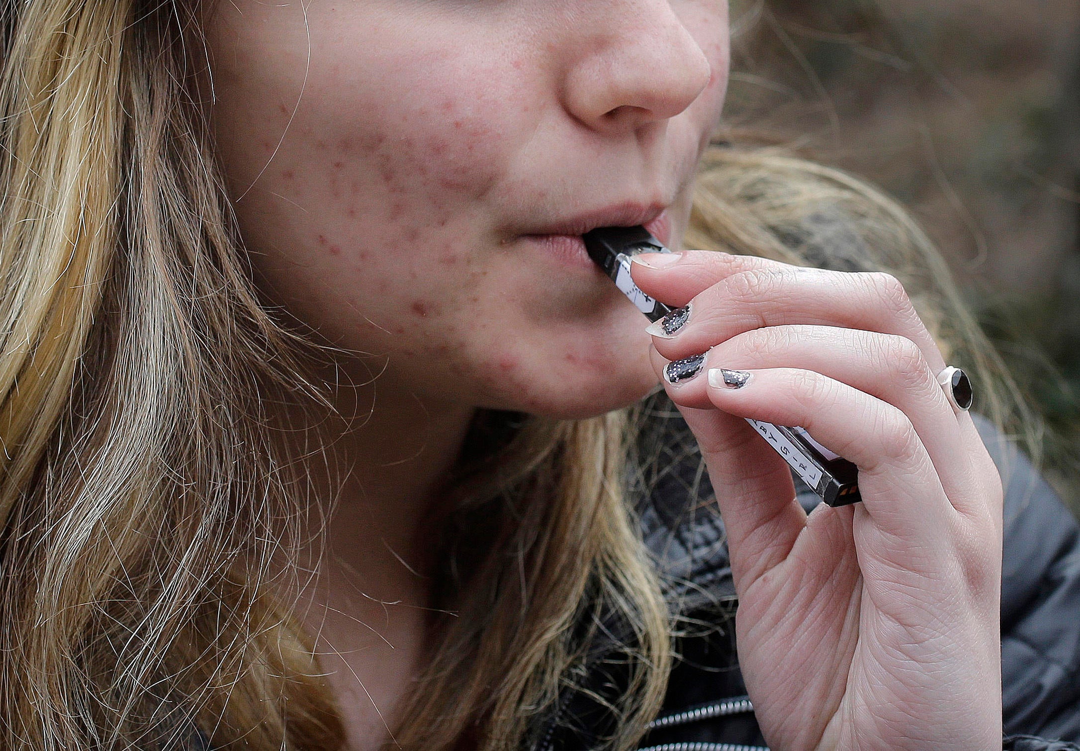 Fda Calls Teen Vaping An Epidemic Threatens To Pull Products Off The 