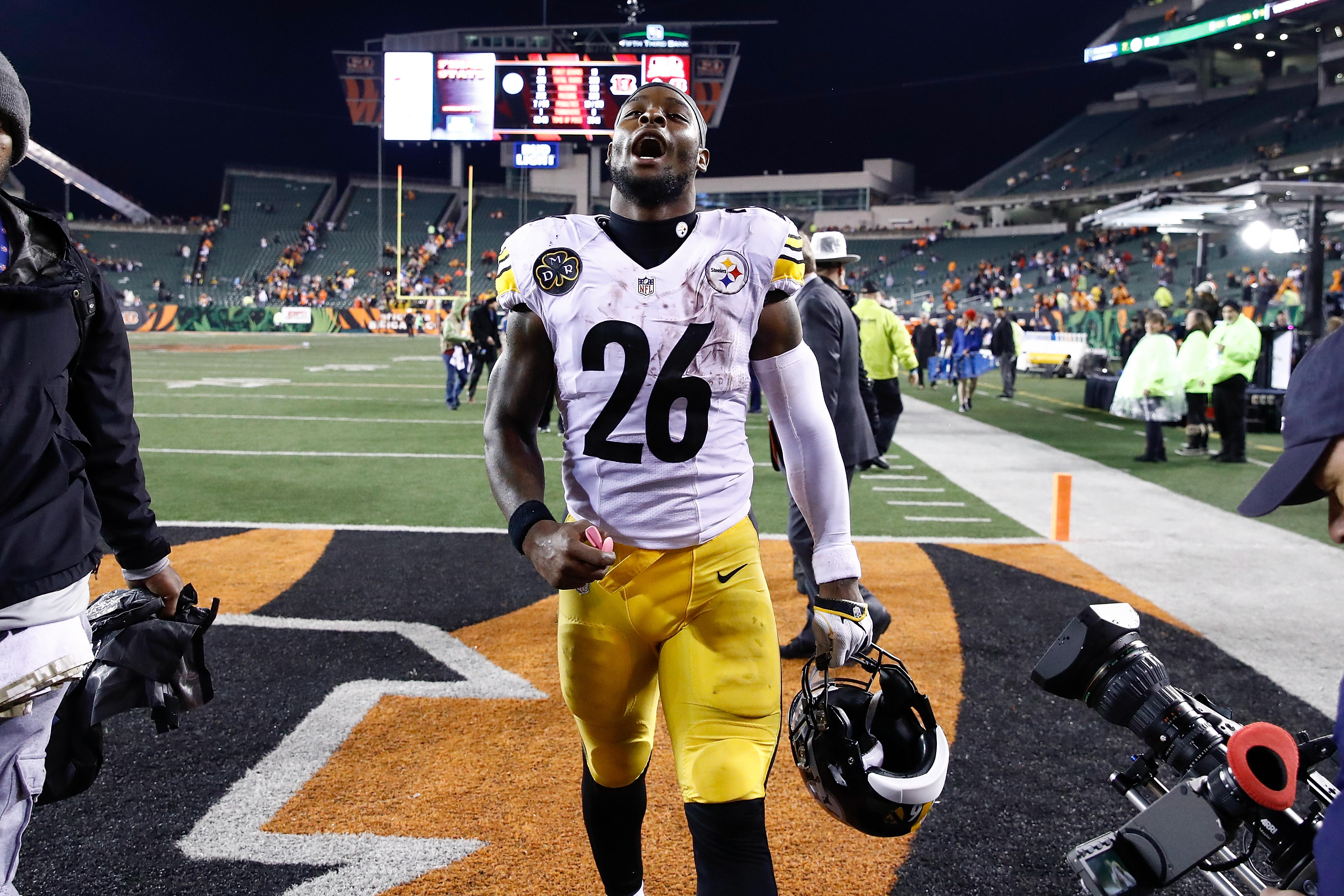 Le'Veon Bell 'might come back' for one game with Steelers, retire