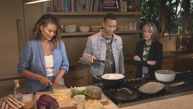 Chrissy Teigen Cookware & Bakeware, Kitchen Essentials