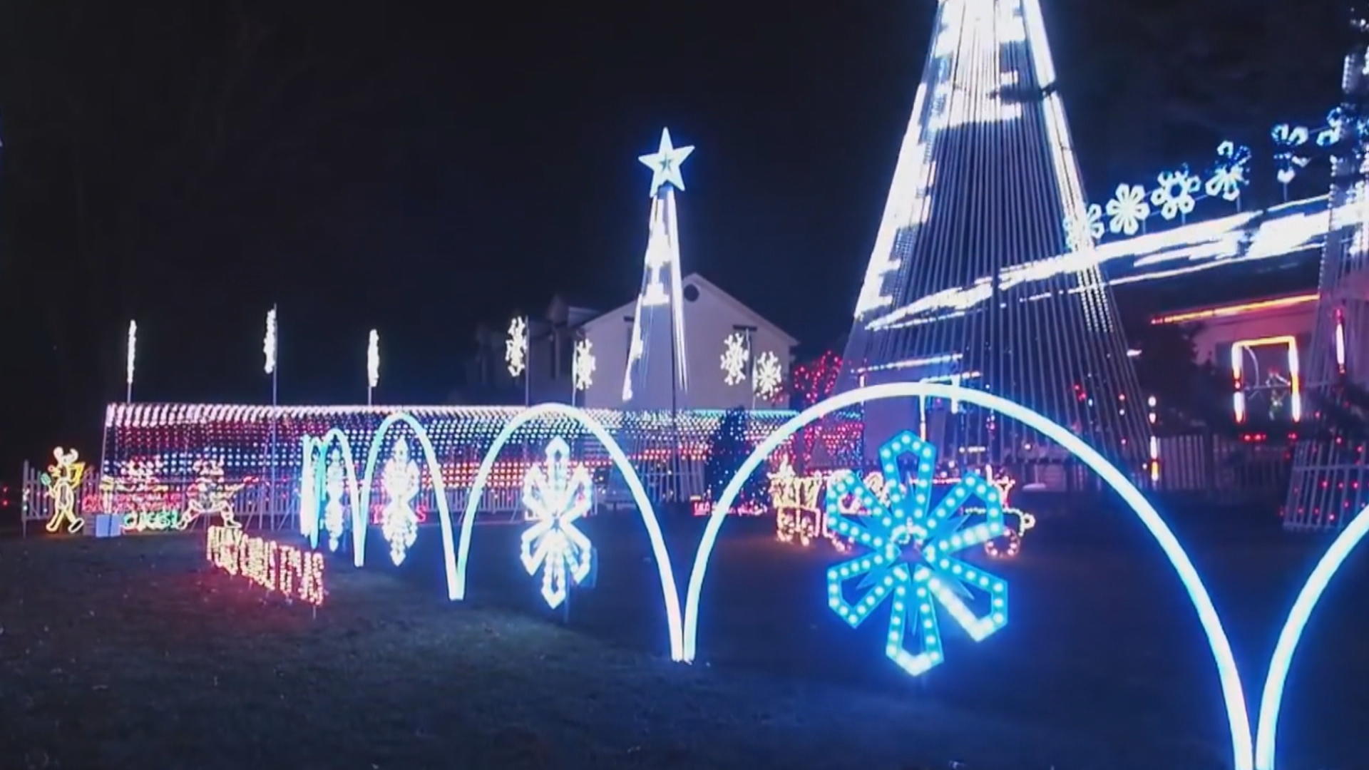 New Jersey Christmas lights display attracts hundreds of tourists