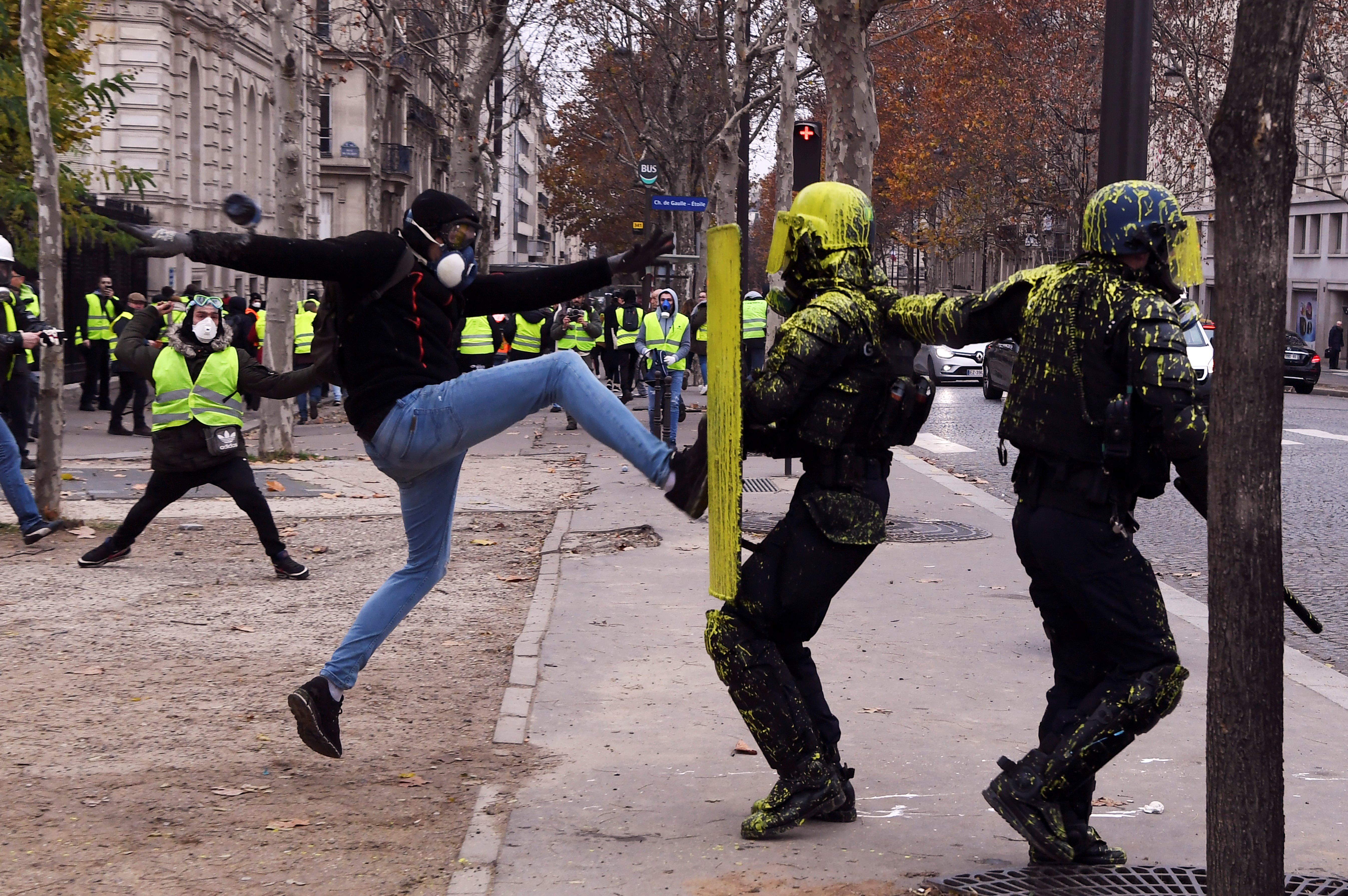 In Paris, the Gilets Jaunes Protests Impact Holiday Shopping Season