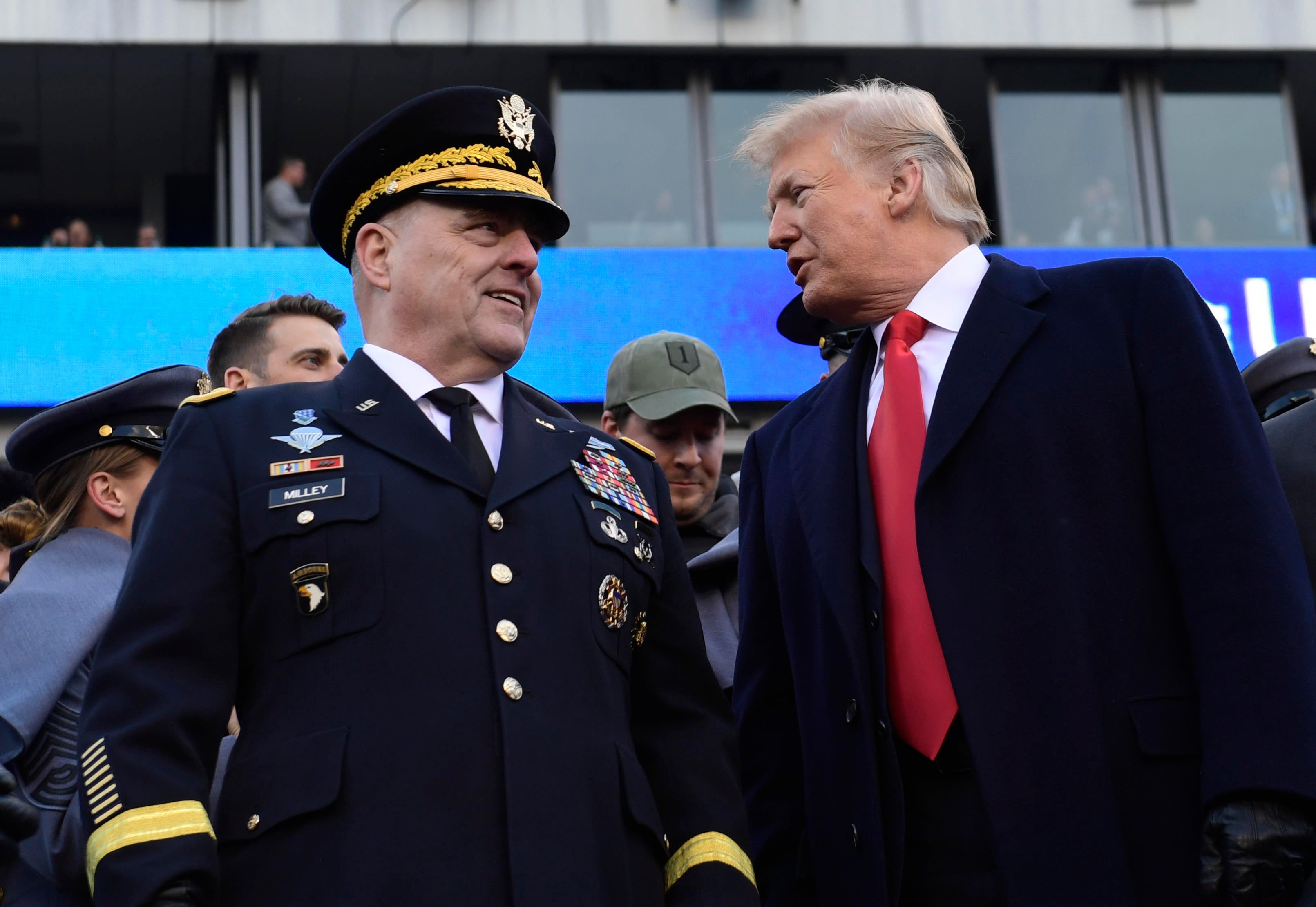 Army defeats Navy for 3rd straight year with Trump in attendance - CBS News