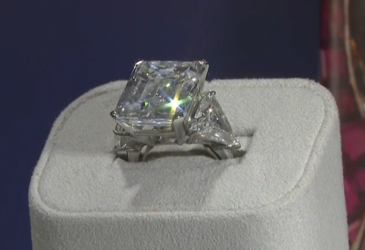 Engagement ring Frank Sinatra presented to his fiancee ...
