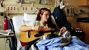 Teen who sang during brain surgery recovering - CBS News