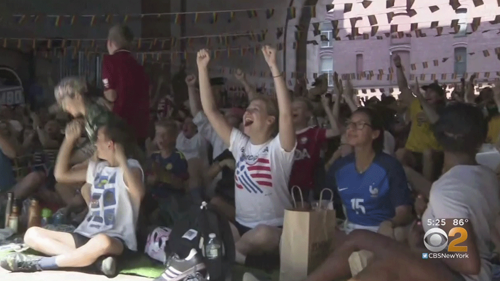us-womens-world-cup-watch-party.gif 