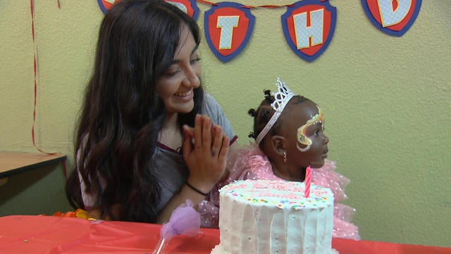 California teen holds birthday parties for homeless children - CBS News