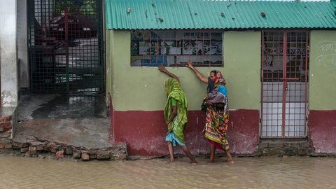 Cyclone Amphan hits India, causes first death in Bangladesh today ...