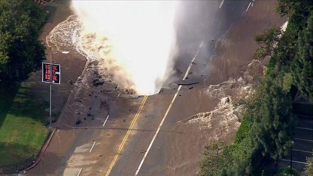 Major water main break floods parts of UCLA area - CBS News