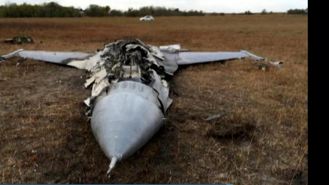 Student pilot lands F-16 with wing sheared off after midair collision ...