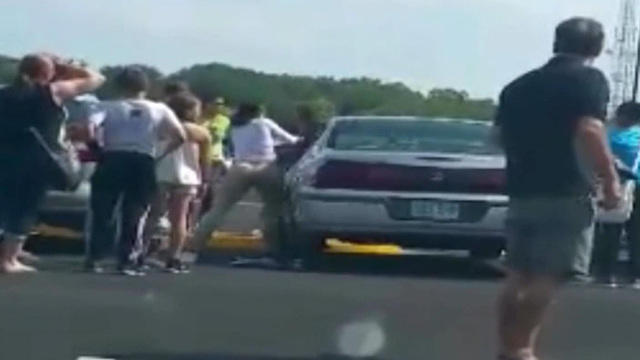 Caught on tape: Woman smashes car window to rescue toddler trapped in ...