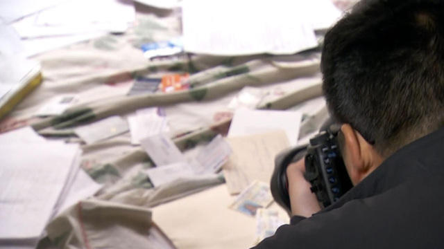 San Bernardino shooting attackers' apartment in California toured by ...