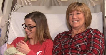 Surrogate grandmother gives birth to her own granddaugther in Texas ...