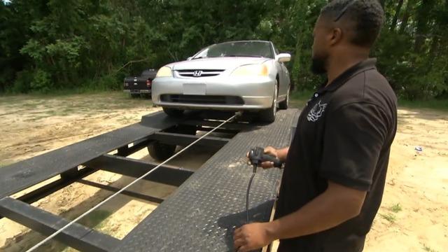 cbsn-fusion-mechanic-gifts-repaired-cars-to-people-in-south-carolina-thumbnail-863673-640x360.jpg 