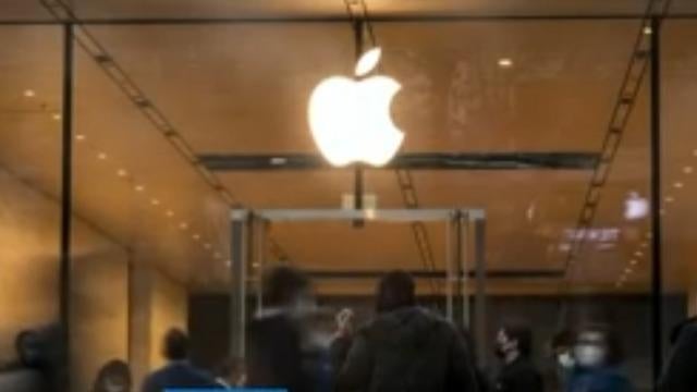 Apple workers at Maryland store vote to unionize - CBS News
