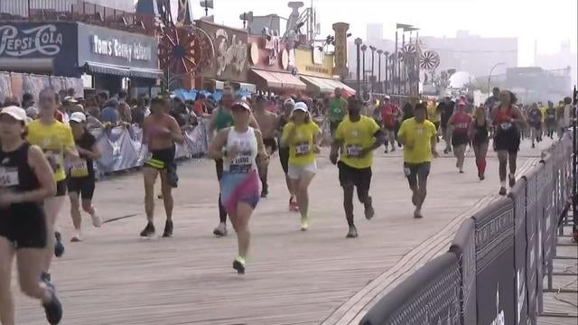 Runner dies after collapsing at Brooklyn Half Marathon - CBS News
