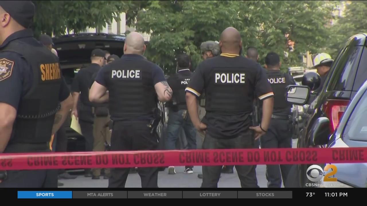 Police officer shot in West New York, New Jersey - CBS New York