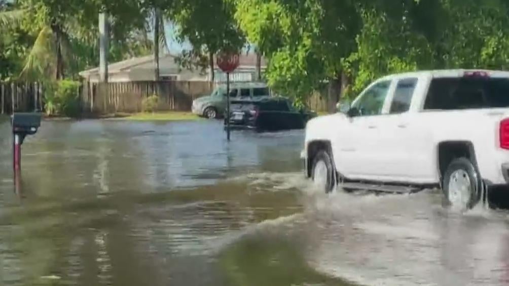 Flooded Streets Lead To Dozens Of Complaints In Miami-dade - Cbs Miami