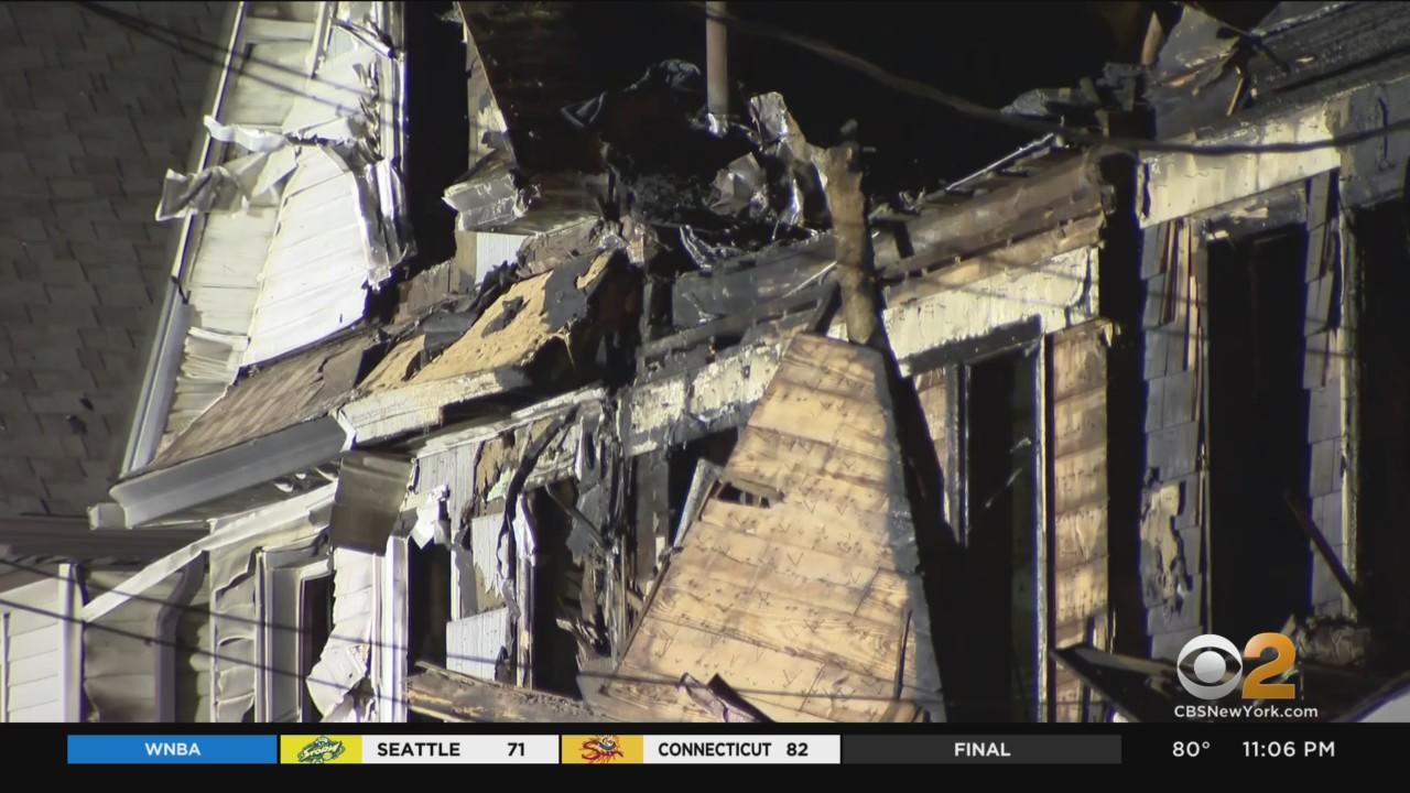 2 dead in Queens fire that spread to multiple homes - CBS New York