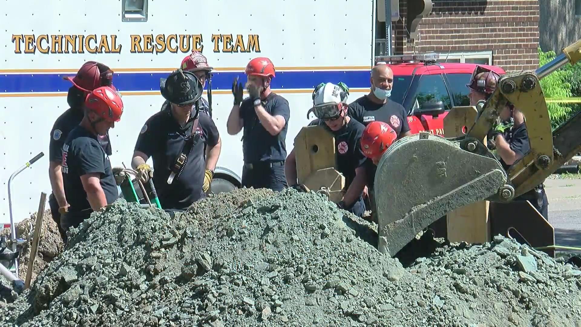 2 workers killed after construction trench collapses in St. Paul - CBS ...