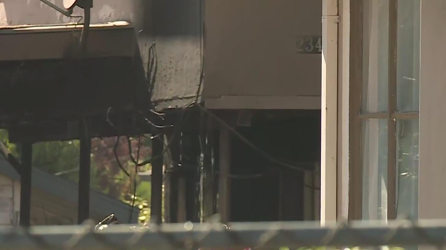 Fire burns multiple structures in north Sacramento - CBS Sacramento