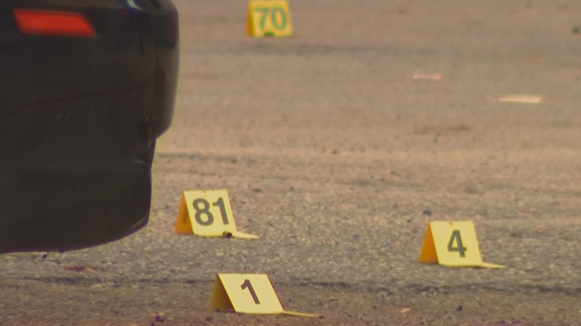 1 man dead, another wounded after shooting in Loop parking lot - CBS ...