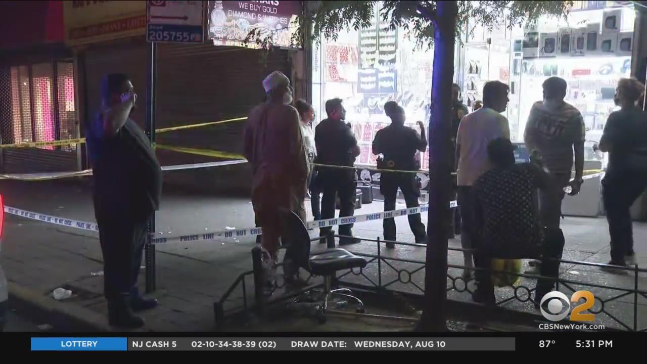 NYPD: 10 suspects stole $800,000 worth of jewelry from store in the ...