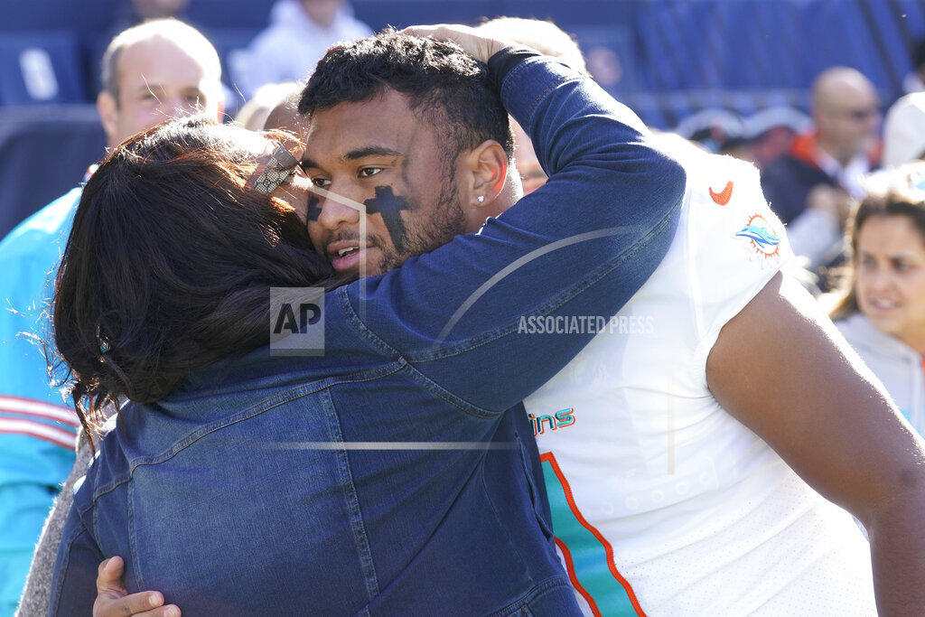 Miami Dolphins beat Chicago Bears, 35-32, improve to 6-3