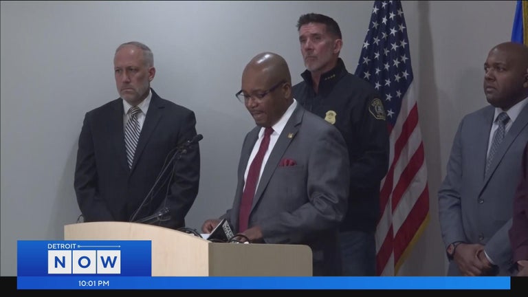 Detroit police: Woman fatally shot by officers after assaulting family ...