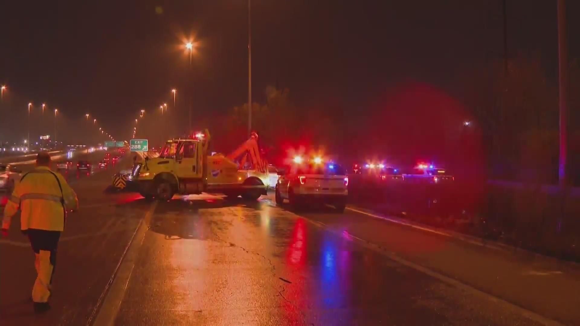 Man shot in back while driving on I-57 - CBS Chicago