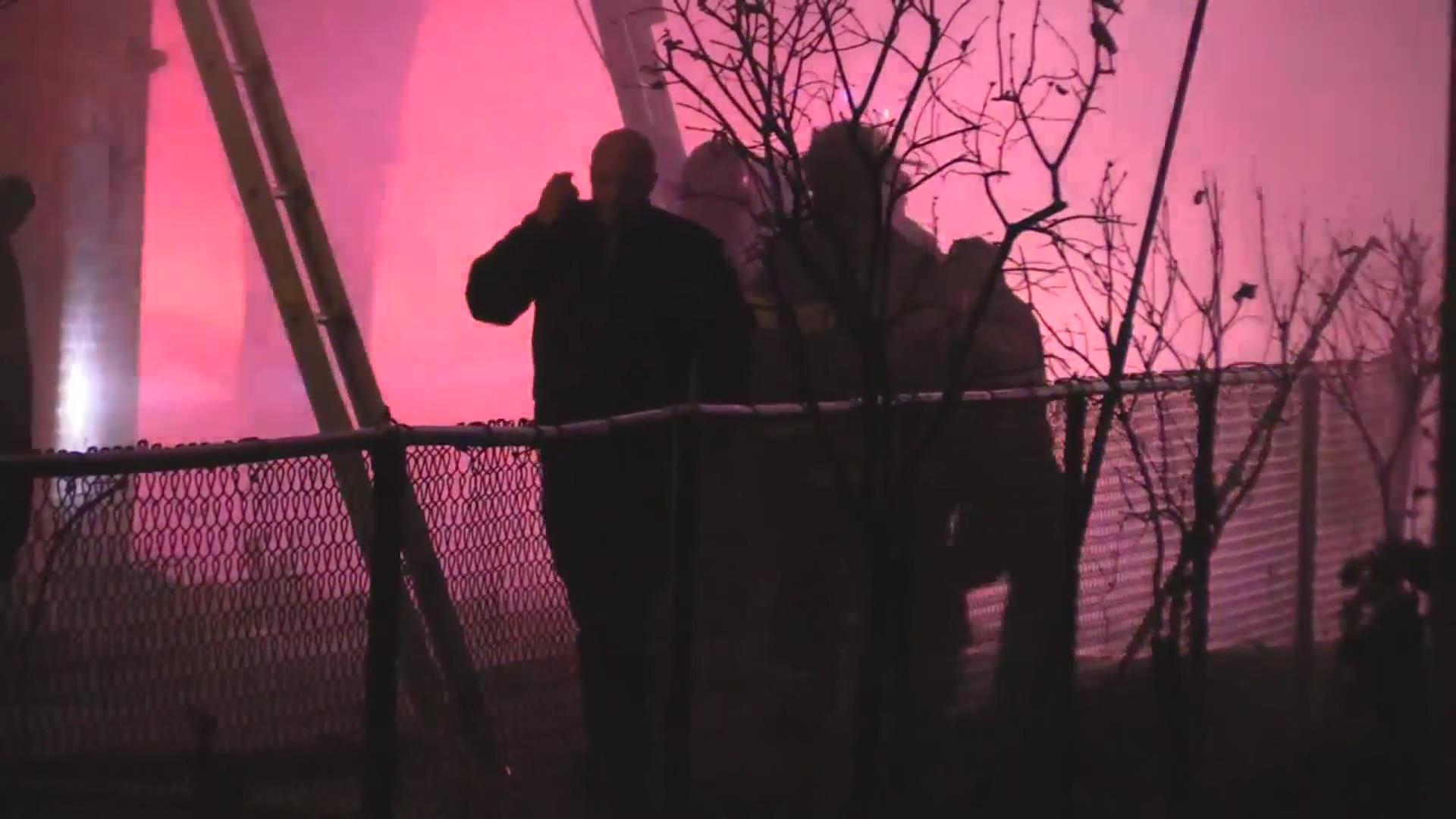 Fire rips through apartment building in Skokie - CBS Chicago