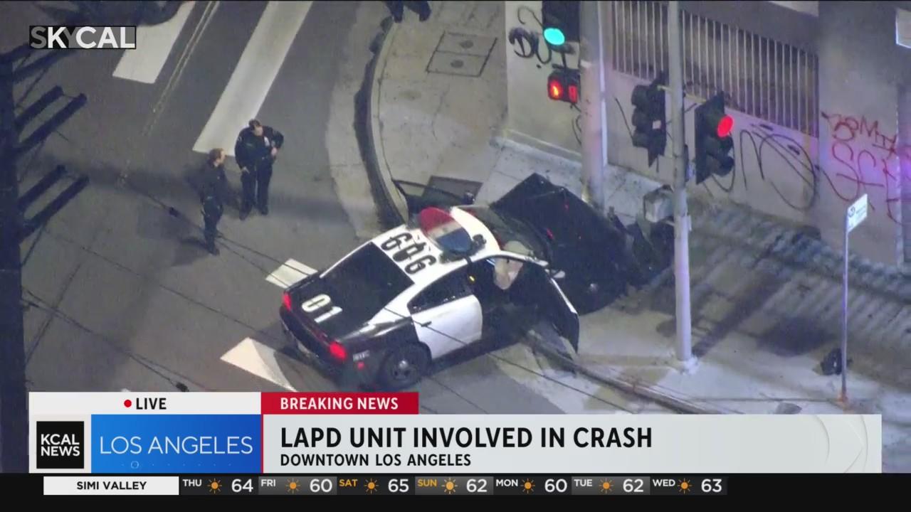 LAPD officers crash into downtown Los Angeles pole - CBS Los Angeles
