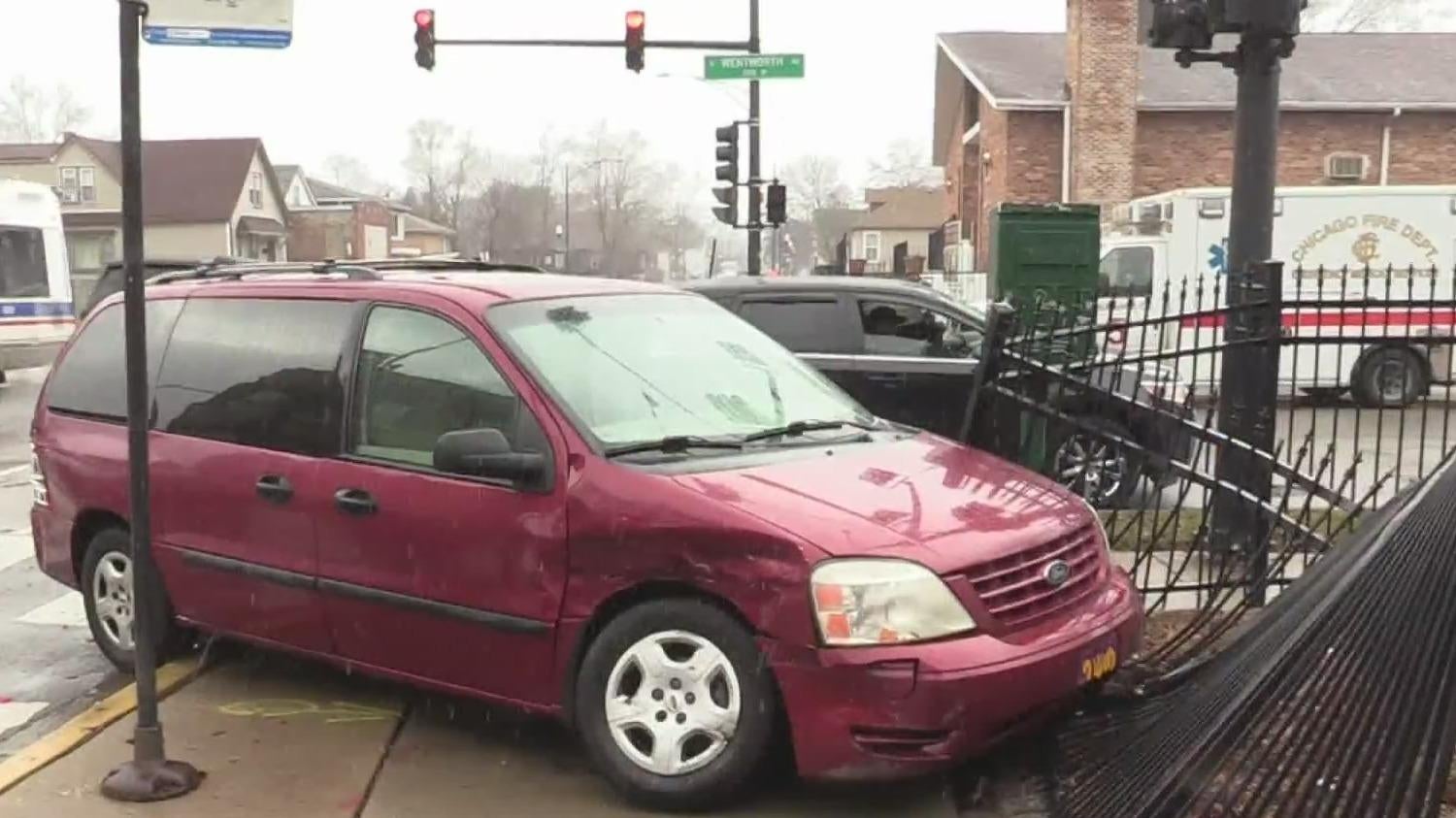 South Side crash could have been caused by shared green light - CBS Chicago