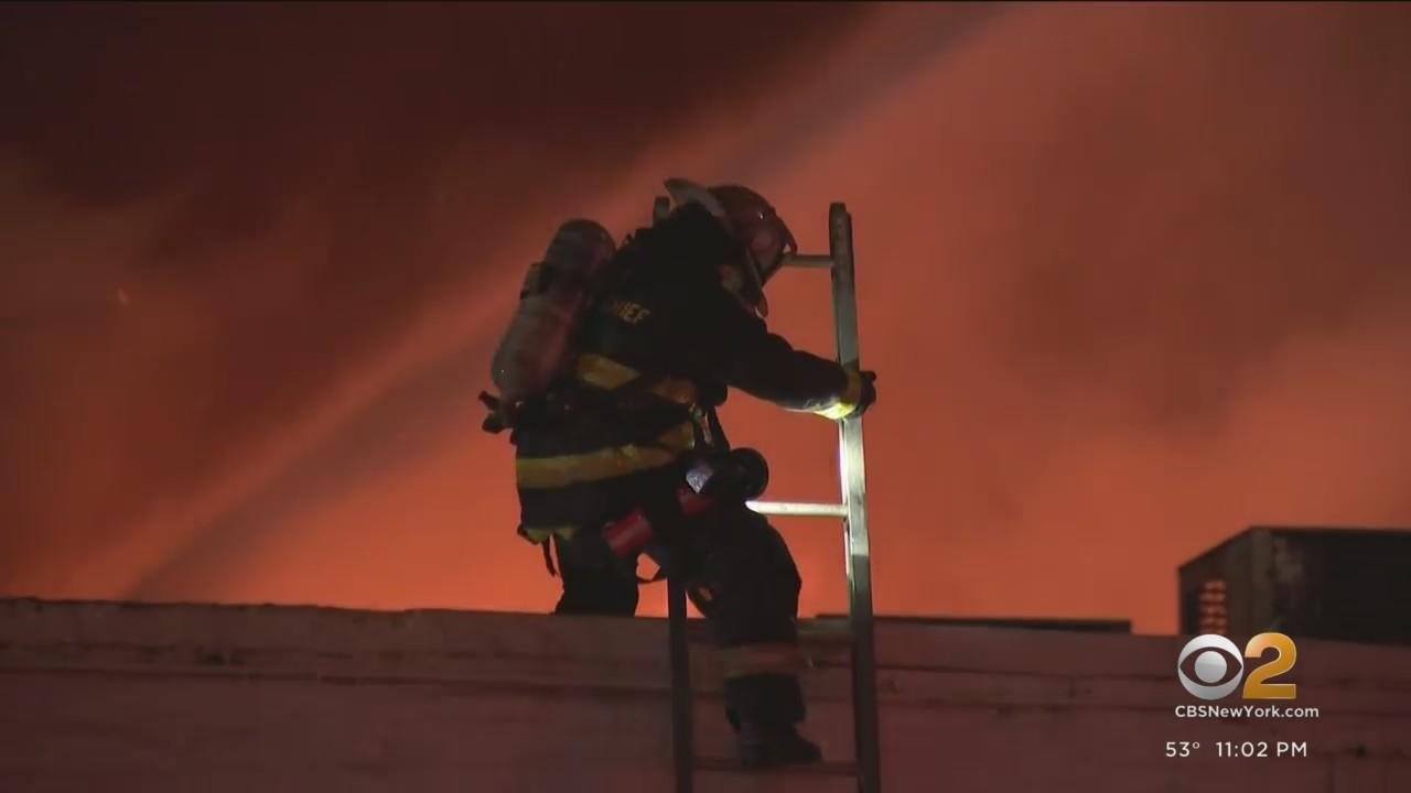 Crews battle raging fire at Bronx supermarket - CBS New York
