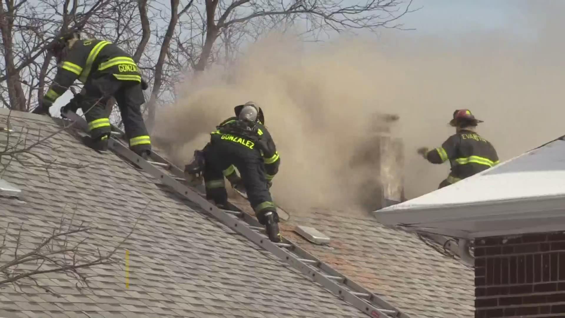 9 people displaced in Evanston fire - CBS Chicago