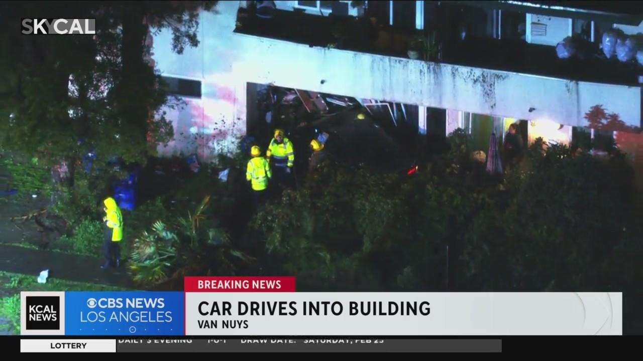 Driver injured when vehicle crashes into Van Nuys apartment building ...