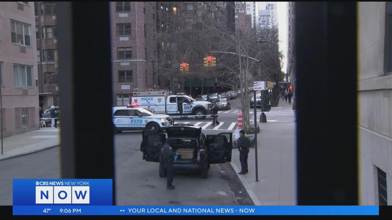 NYPD: Woman found dead in back of car in Manhattan - CBS New York