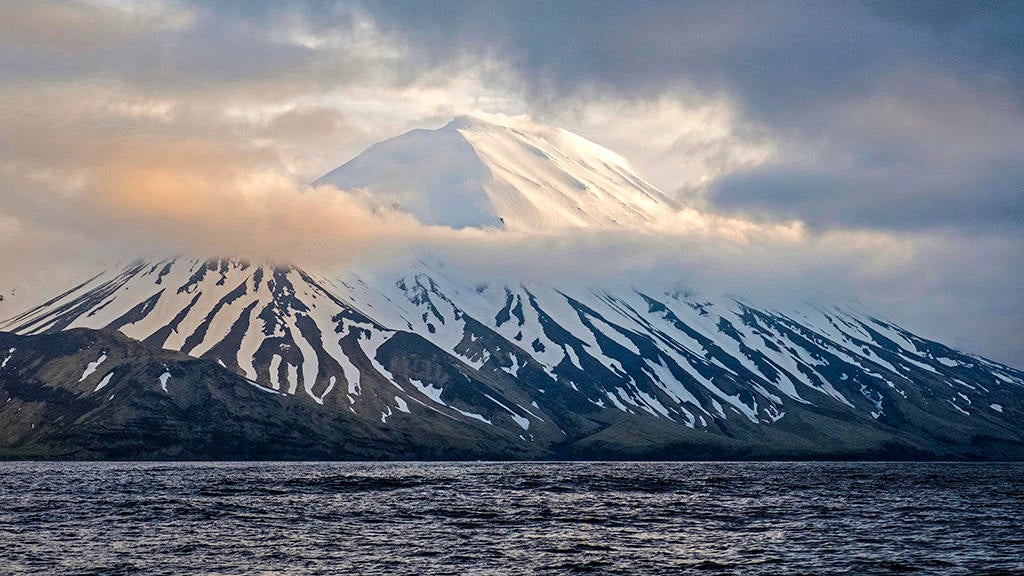 Alaska volcano earthquake swarm