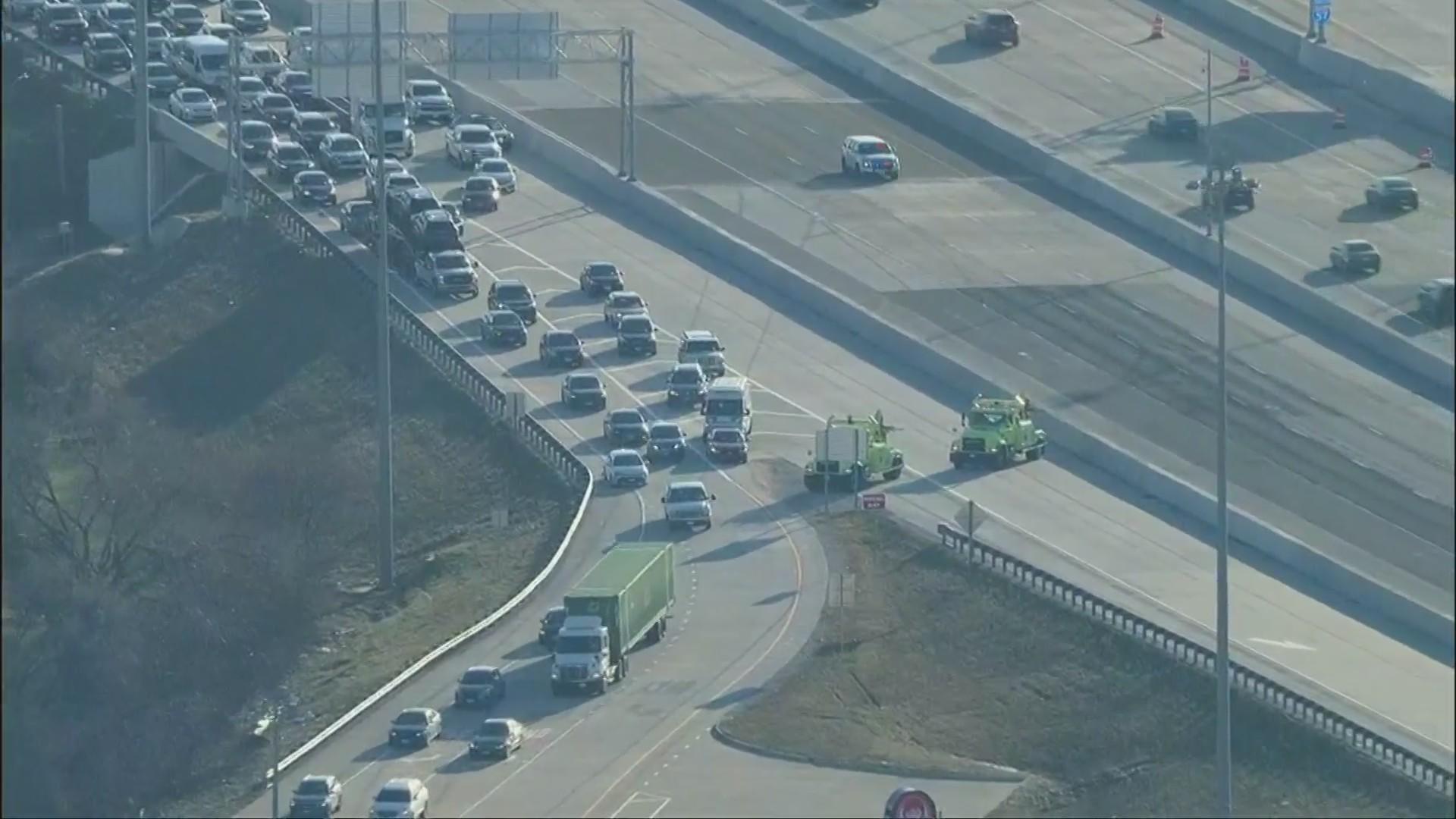 Gunfire shuts down northbound I-57 in south suburbs - CBS Chicago